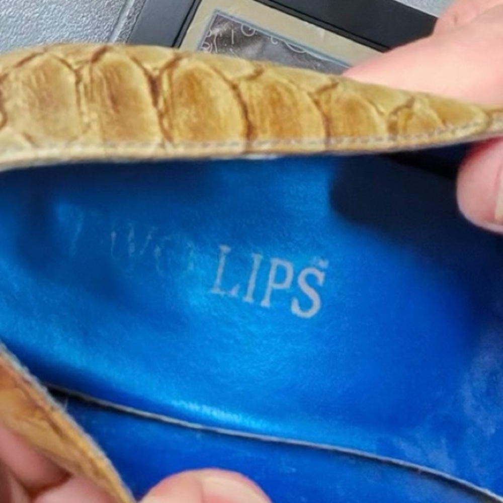 Two Lips Textured Tan Heels - Picture 4 of 6